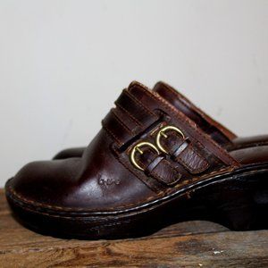 B.O.C. LEATHER CLOGS WITH BUCKLE WOMENS SIZE 38 (APPROX 7.5)
